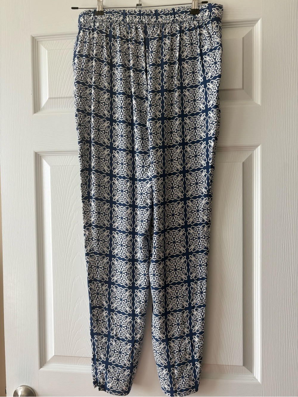 BODEN Royal Blue/White Tile Print Pants Size 6R - Picture 3 of 3